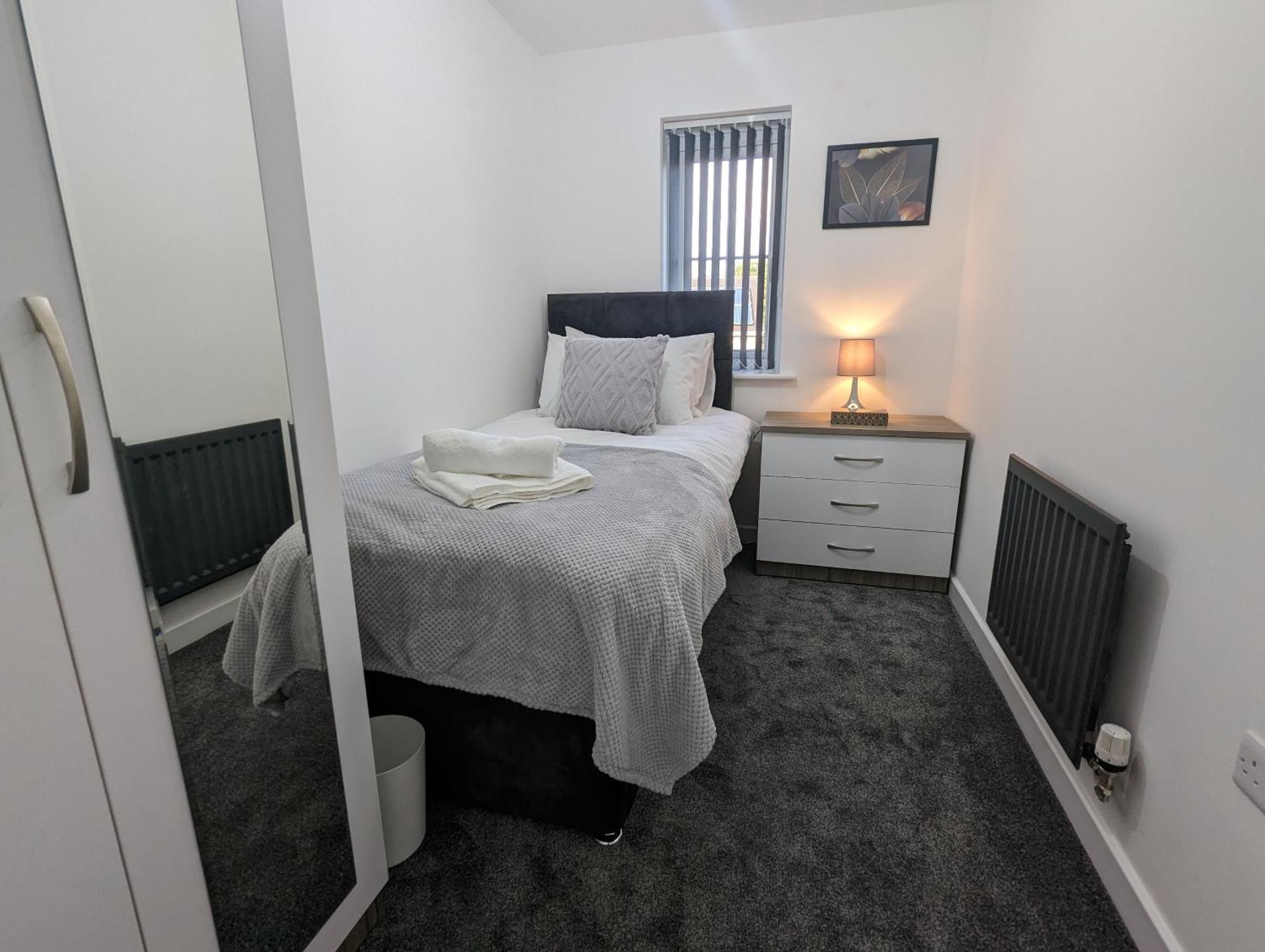 Clariturf - 4 Bedroom Semi - Private Parking Near Turf Moor, Town Centre, Transport And Motorway Links Next To Canal, 3 Parks And Lake - Sky And Netflix Burnley Ngoại thất bức ảnh