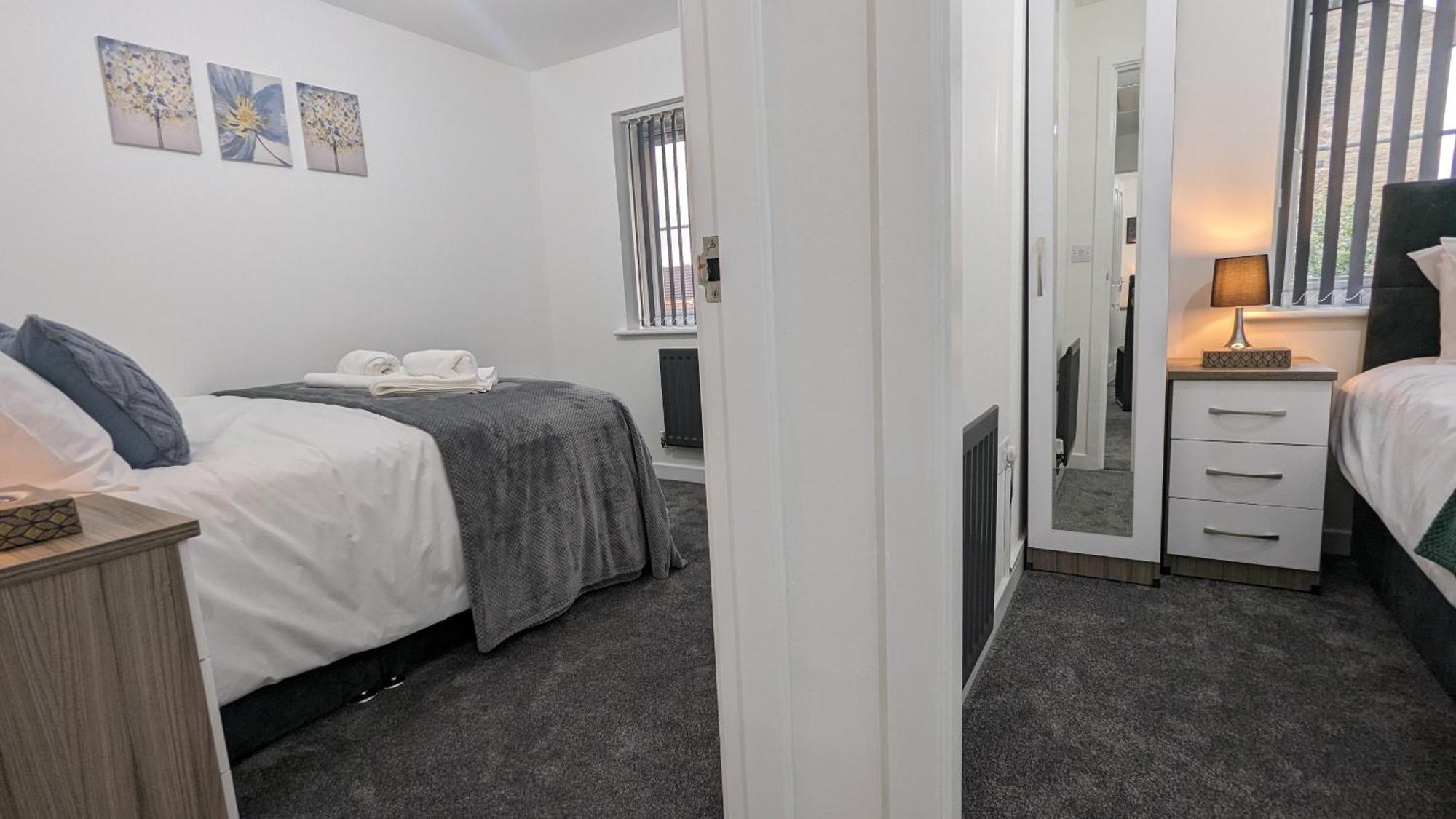 Clariturf - 4 Bedroom Semi - Private Parking Near Turf Moor, Town Centre, Transport And Motorway Links Next To Canal, 3 Parks And Lake - Sky And Netflix Burnley Ngoại thất bức ảnh