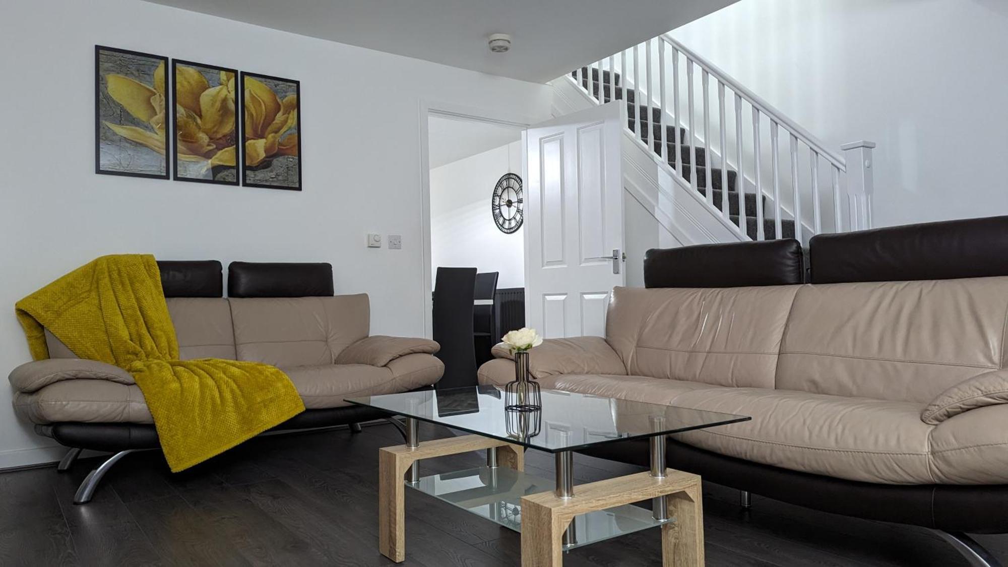 Clariturf - 4 Bedroom Semi - Private Parking Near Turf Moor, Town Centre, Transport And Motorway Links Next To Canal, 3 Parks And Lake - Sky And Netflix Burnley Ngoại thất bức ảnh