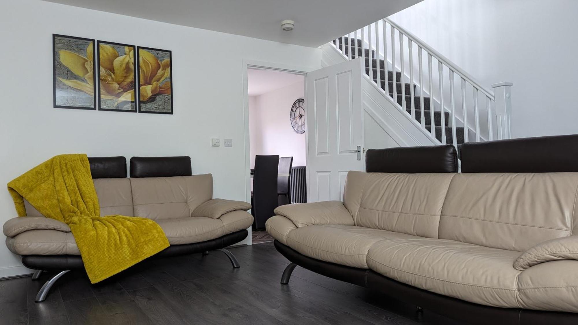 Clariturf - 4 Bedroom Semi - Private Parking Near Turf Moor, Town Centre, Transport And Motorway Links Next To Canal, 3 Parks And Lake - Sky And Netflix Burnley Ngoại thất bức ảnh